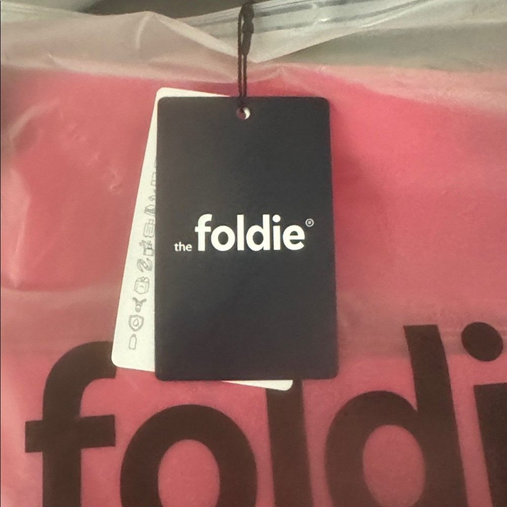 The Foldie Pink Travel Bag - Picture 5 of 5